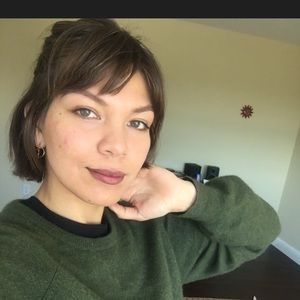 Meet your Posher, Dennise